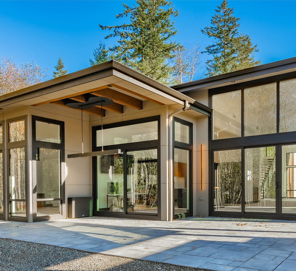 Your Trusted Partner in Custom Glass Solutions